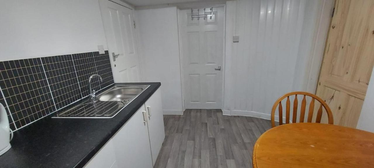 Lovely 3-Bed Apartment In Parkgate Rotherham Buitenkant foto