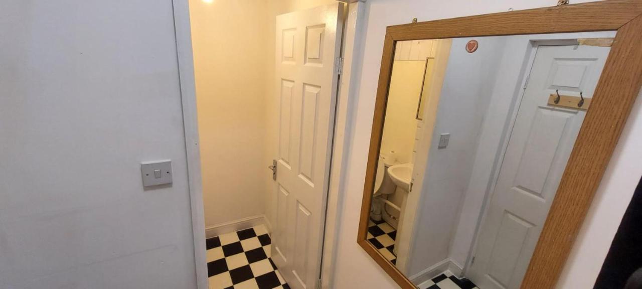 Lovely 3-Bed Apartment In Parkgate Rotherham Buitenkant foto
