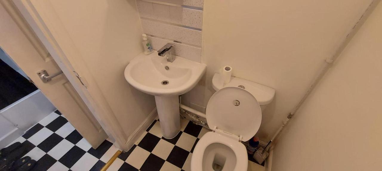 Lovely 3-Bed Apartment In Parkgate Rotherham Buitenkant foto
