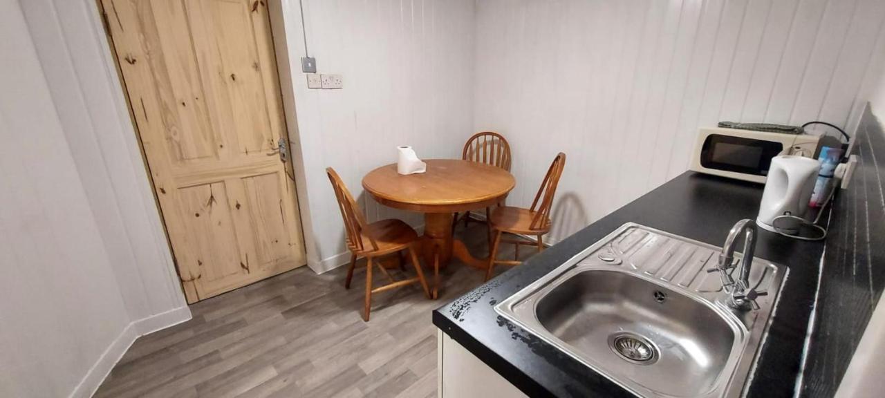 Lovely 3-Bed Apartment In Parkgate Rotherham Buitenkant foto